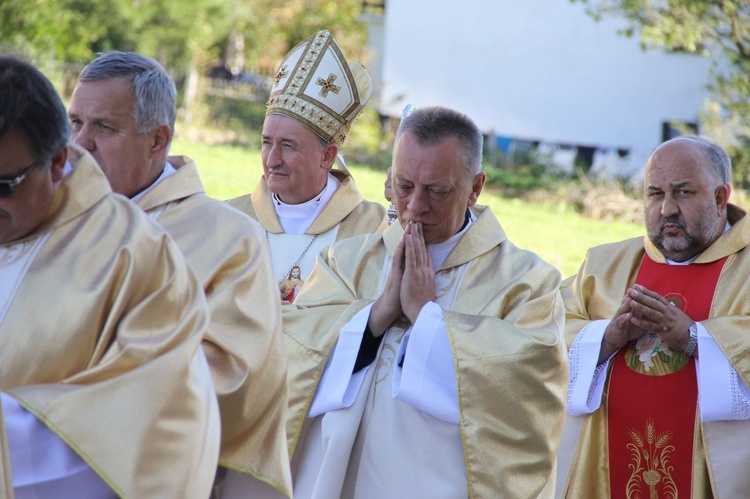 Bystra. Konsekracja ołtarza