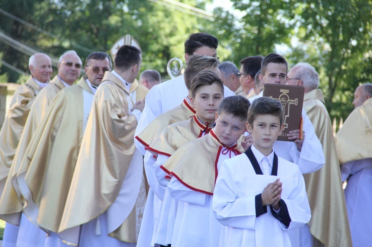 Bystra. Konsekracja ołtarza