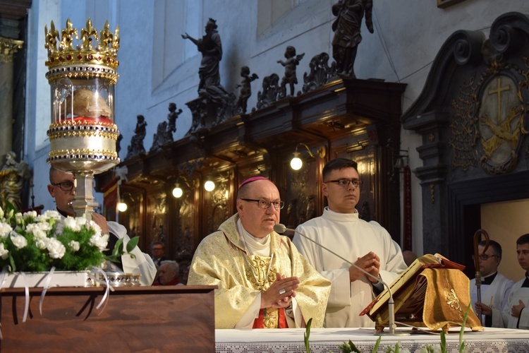 Ulicami Wrocławia ze św. Stanisławem i św. Dorotą