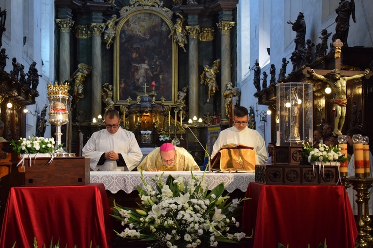 Ulicami Wrocławia ze św. Stanisławem i św. Dorotą