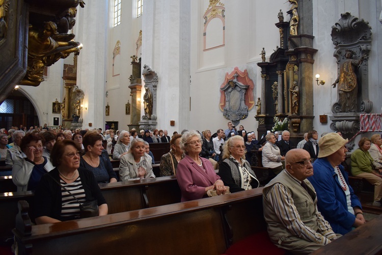 Ulicami Wrocławia ze św. Stanisławem i św. Dorotą