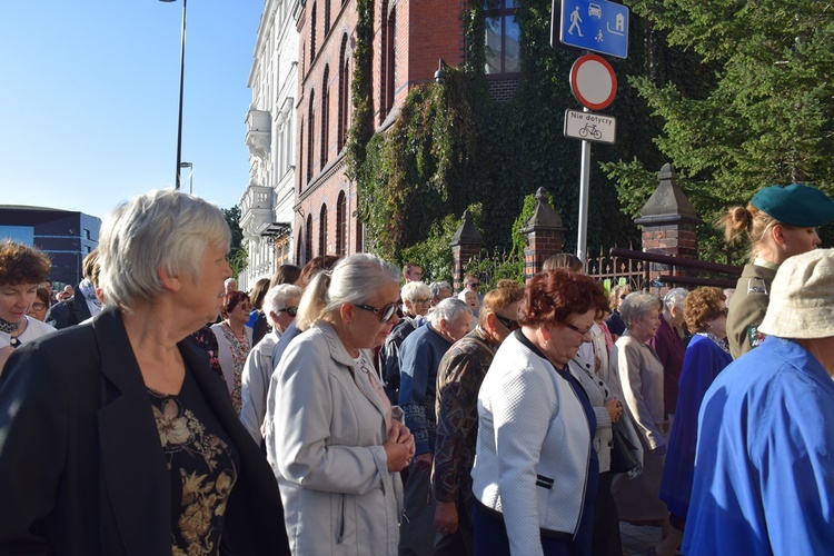 Ulicami Wrocławia ze św. Stanisławem i św. Dorotą