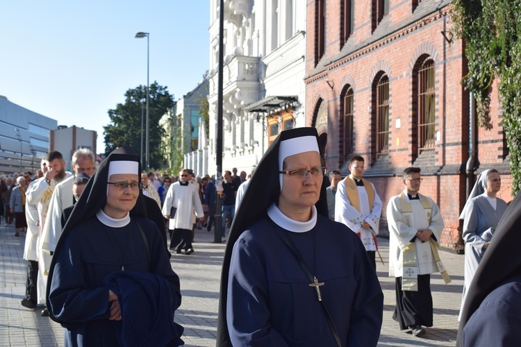 Ulicami Wrocławia ze św. Stanisławem i św. Dorotą