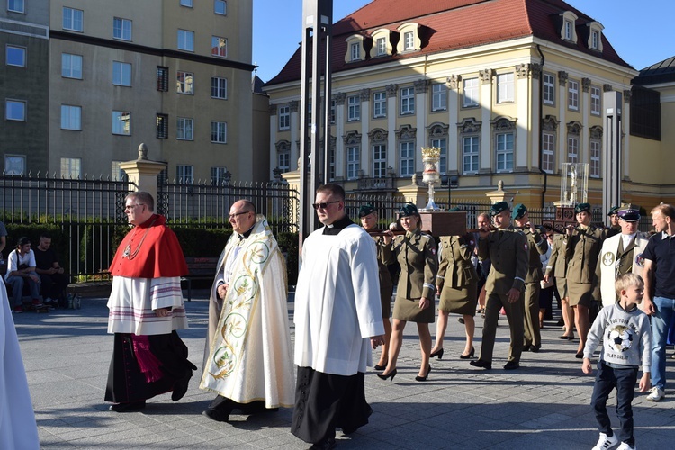 Ulicami Wrocławia ze św. Stanisławem i św. Dorotą