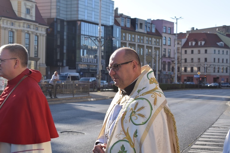 Ulicami Wrocławia ze św. Stanisławem i św. Dorotą