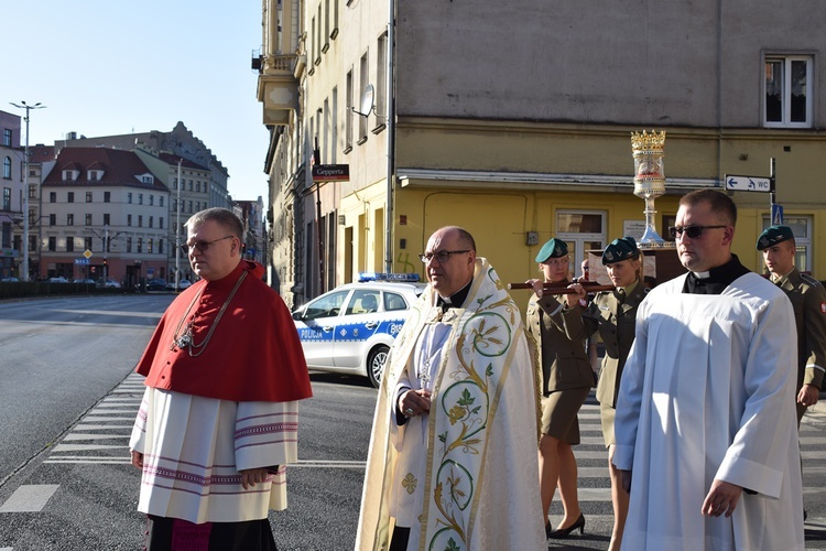 Ulicami Wrocławia ze św. Stanisławem i św. Dorotą