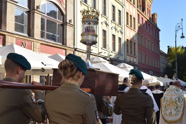 Ulicami Wrocławia ze św. Stanisławem i św. Dorotą