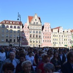 Ulicami Wrocławia ze św. Stanisławem i św. Dorotą