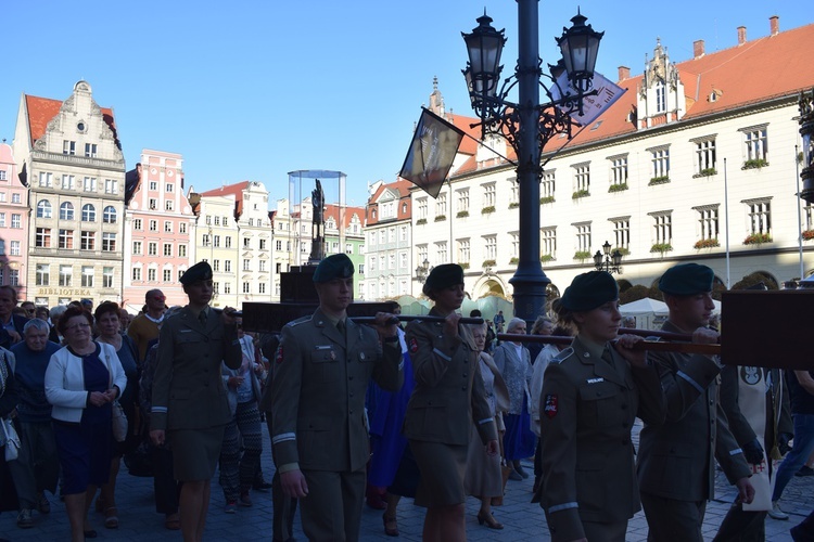 Ulicami Wrocławia ze św. Stanisławem i św. Dorotą