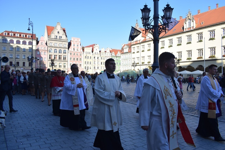 Ulicami Wrocławia ze św. Stanisławem i św. Dorotą