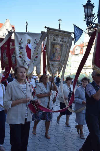 Ulicami Wrocławia ze św. Stanisławem i św. Dorotą