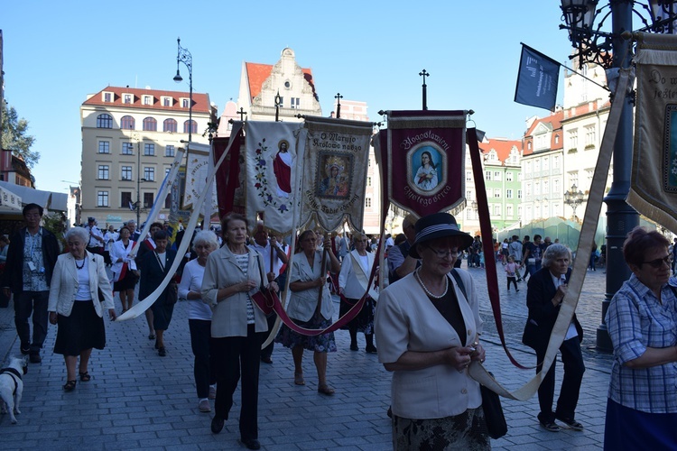 Ulicami Wrocławia ze św. Stanisławem i św. Dorotą