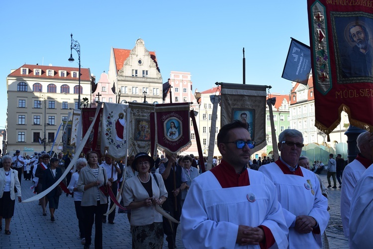 Ulicami Wrocławia ze św. Stanisławem i św. Dorotą