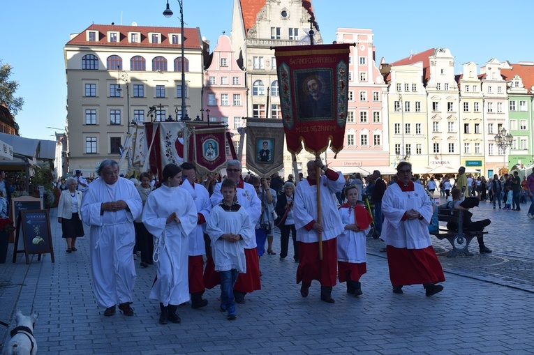 Ulicami Wrocławia ze św. Stanisławem i św. Dorotą