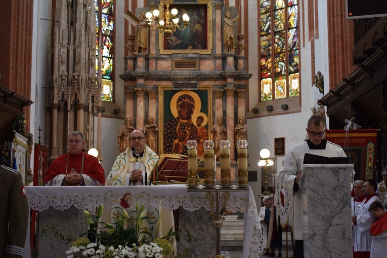 Ulicami Wrocławia ze św. Stanisławem i św. Dorotą