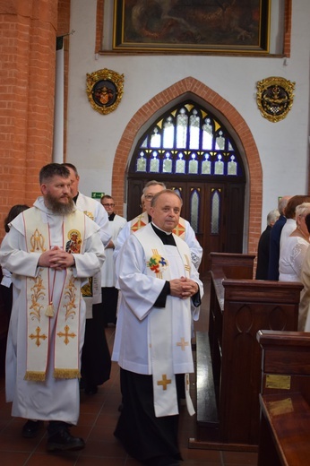 Ulicami Wrocławia ze św. Stanisławem i św. Dorotą