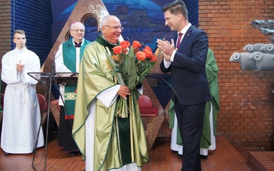 Uroczystość wręczenia odznaczenia ks. Jerzemu Ważnemu.