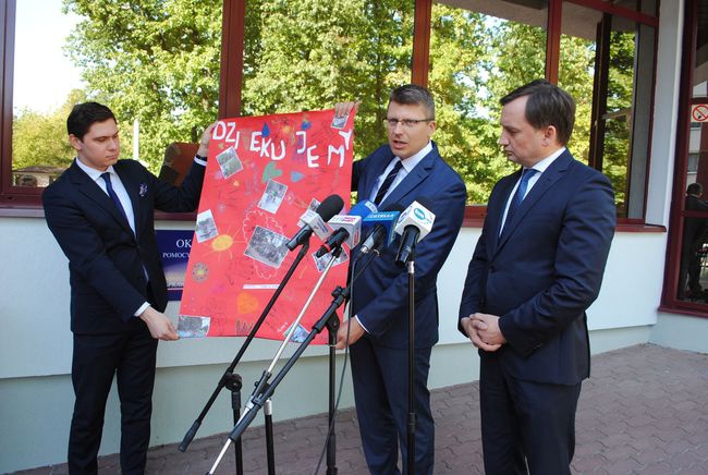 Stalowa Wola, KUL. Konferencja prasowa ministrów Zbigniewa Ziobry i Marcina Warchoła.