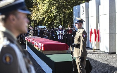 Podczas uroczystości pogrzebowych zapowiedziano starania o nowy kształt Panteonu.