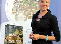 – Nie tylko ja czuję smutek, kiedy wieczorem widzę ciemne okna w dawnych papieskich apartamentach Pałacu Apostolskiego – mówiła korespondentka.