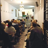 ▲	Dr Danuta Piekarz prelekcję wygłosiła w kaplicy sióstr karmelitanek bosych w Elblągu.