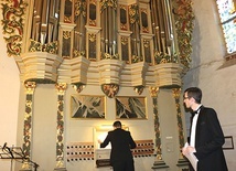 ▲	Organy w kościele pw. św. Bartłomieja w Pasłęku.