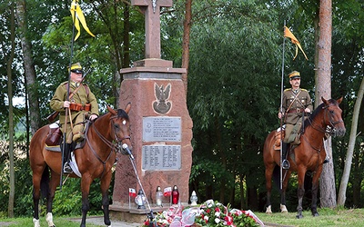 Pomnik poległych partyzantów w Woli Grójeckiej.