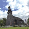 Modrzewiowy kończycki kościół parafialny z XVIII wieku.