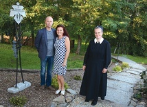 Monika i Krzysztof Dziubowie wraz z s. Renatą.