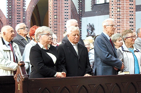 Pary odnowiły swoje przyrzeczenia małżeńskie.