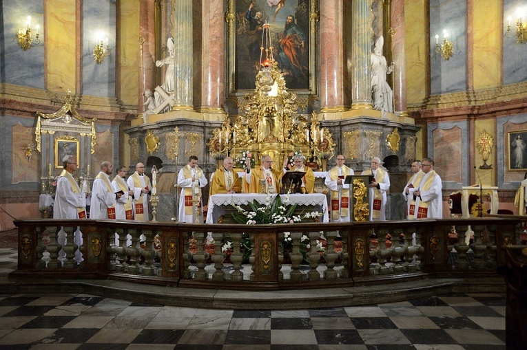Sympozjum o dziełach modlitewnego wsparcia kapłanów