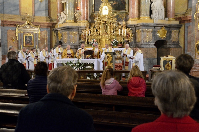 Sympozjum o dziełach modlitewnego wsparcia kapłanów