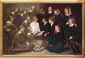 W ciągu 100 lat istnienia szkoły sióstr nazaretanek w Warszawie ukończyło ją prawie 10 tysięcy absolwentek.