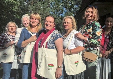 KGW Zalesianki wraz z prezes Małgorzatą Ostrowską-Królikowską zachęcają do wspólnego, dobrego działania.