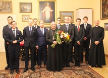 Abp Sławoj Leszek Głódź spotkał się z alumnami I roku GSD.