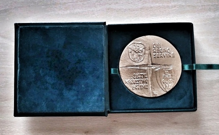 Medal Dei Regno Servire.