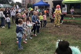 Na najmłodszych czekały wyborne zabawy z Klaunem Dzimkiem.