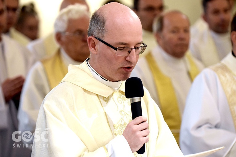 ks. Arkadiusz Chwastyk w czasie złożenia wyznania wiary.