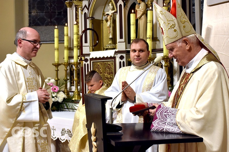 Uroczyste wprowadzenie w urząd proboszcza ks. Arkadiusza Chwastyka