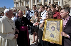 Papież Franciszek pobłogosławił obraz Matki Bożej, który będzie nawiedzał rodziny parafii Jastrząb.