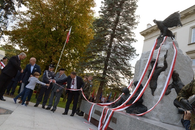 Odsłonięcie pomnika żołnierzy AK