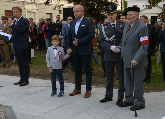 Odsłonięcie pomnika żołnierzy AK