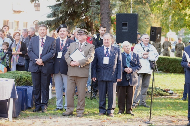 Odsłonięcie pomnika żołnierzy AK