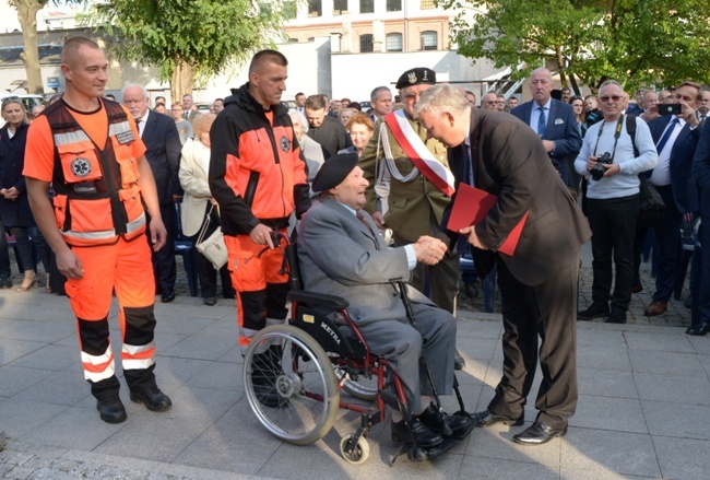 Odsłonięcie pomnika żołnierzy AK