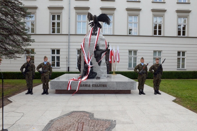 Odsłonięcie pomnika żołnierzy AK