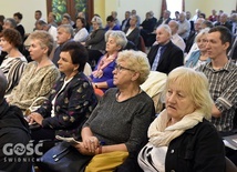 Przedstawiciele rad parafialnych z diecezji świdnickiej w auli WSD.