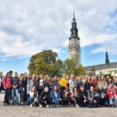 Dla maturzystów wspólny wyjazd do Częstochowy jest wielkim przeżyciem.