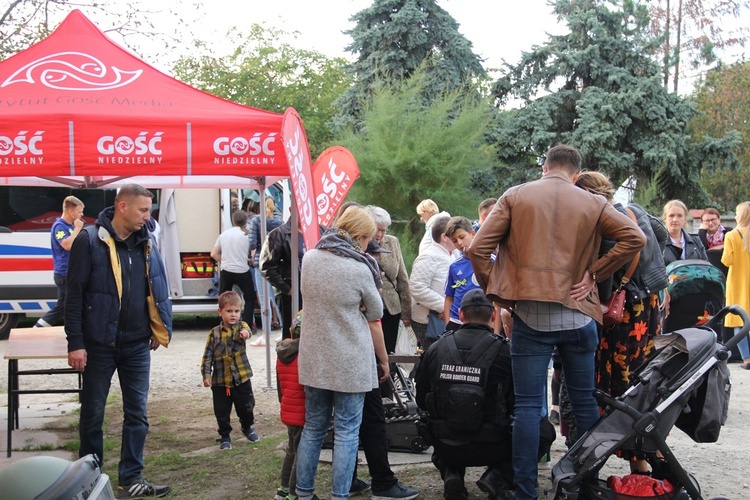 Piknik parafialny na Muchoborze Wielkim