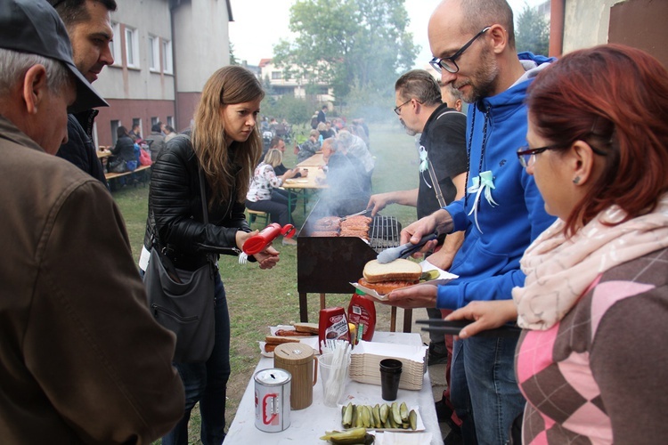 Piknik parafialny na Muchoborze Wielkim