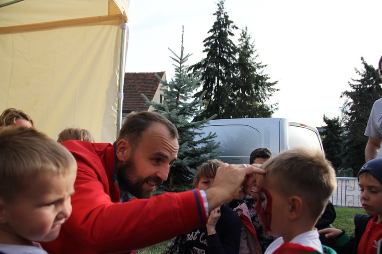 Piknik parafialny na Muchoborze Wielkim